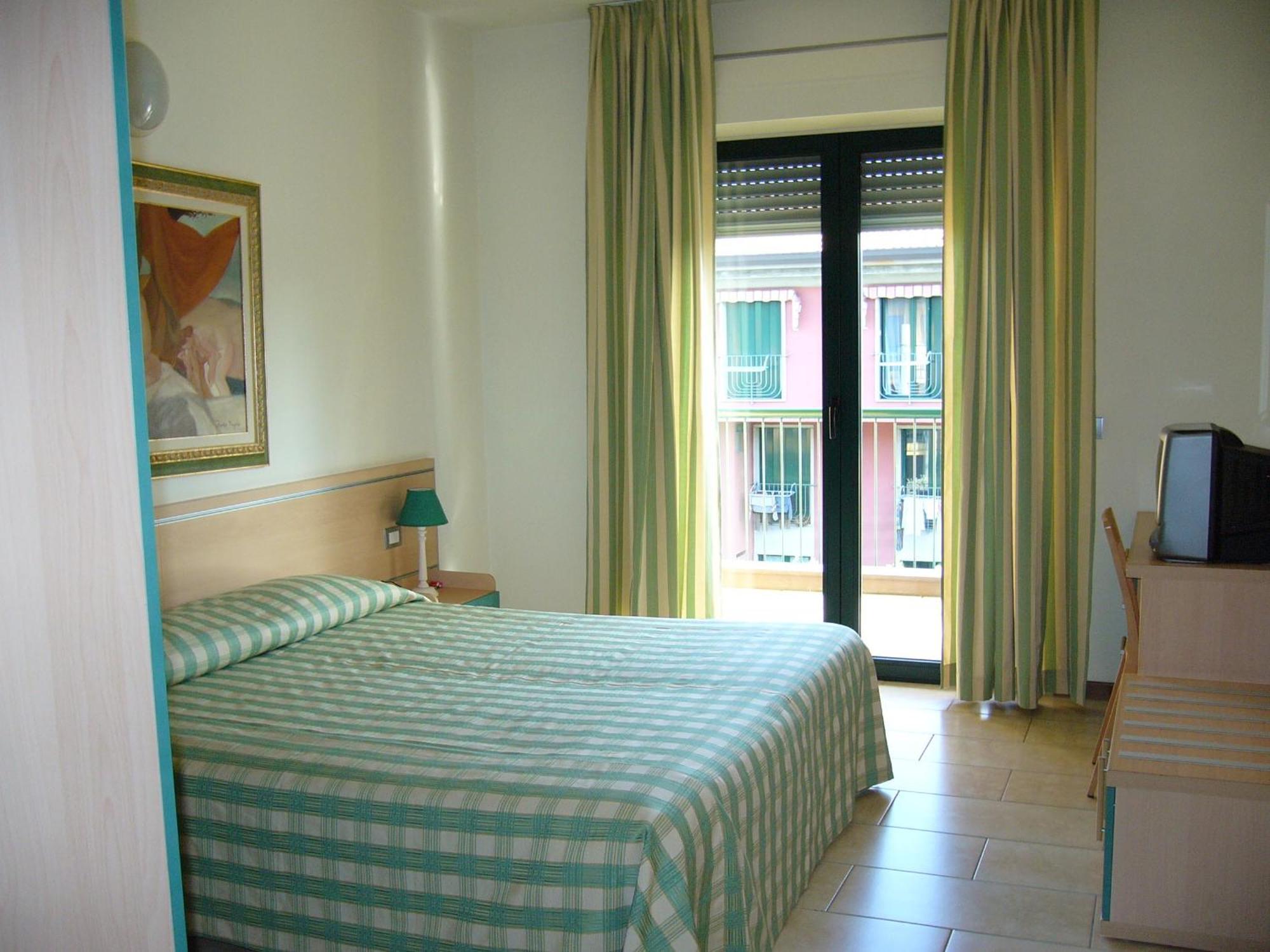 Residence Spiaggia D'Oro Desenzano del Garda Buitenkant foto