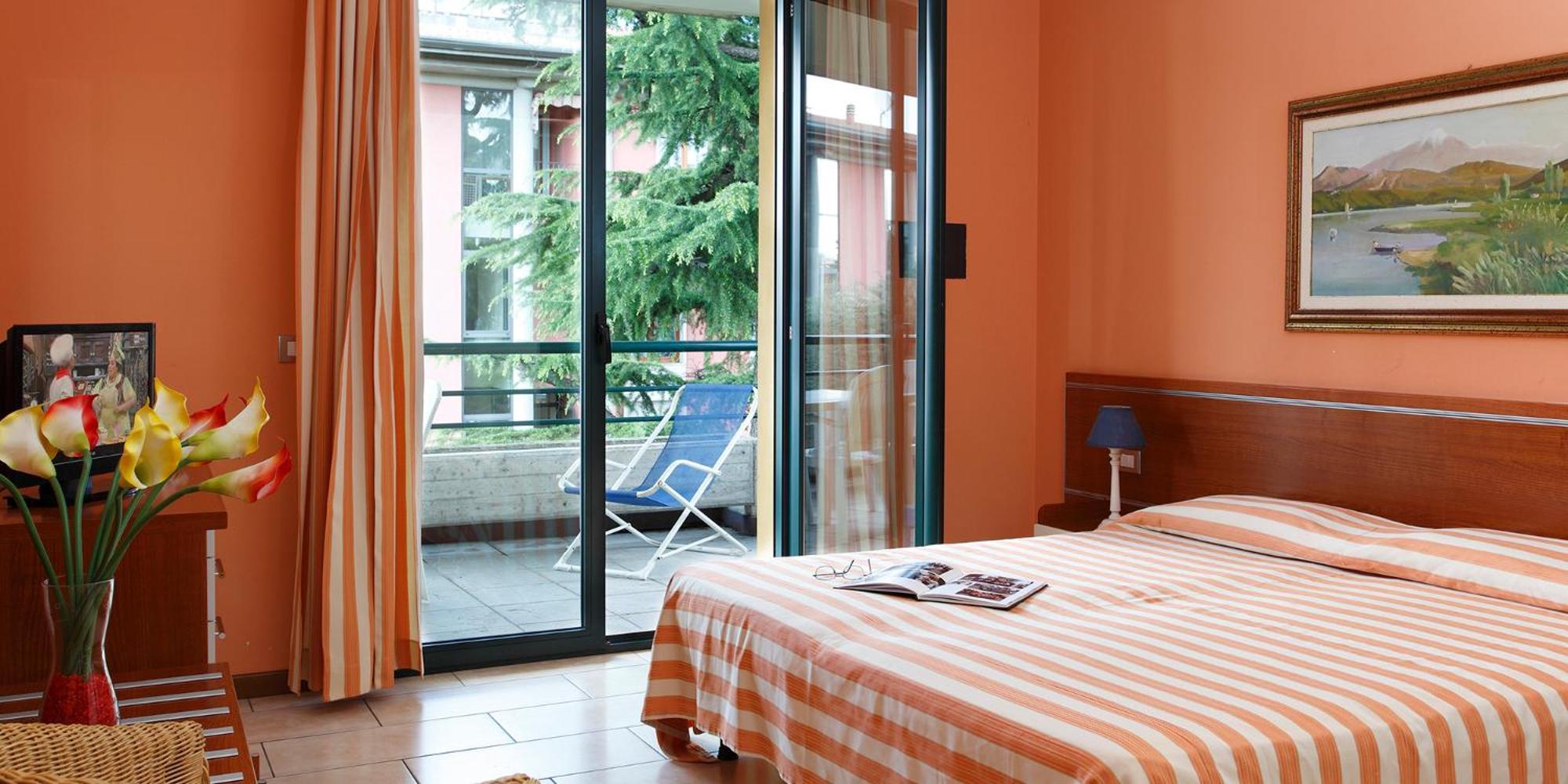 Residence Spiaggia D'Oro Desenzano del Garda Buitenkant foto