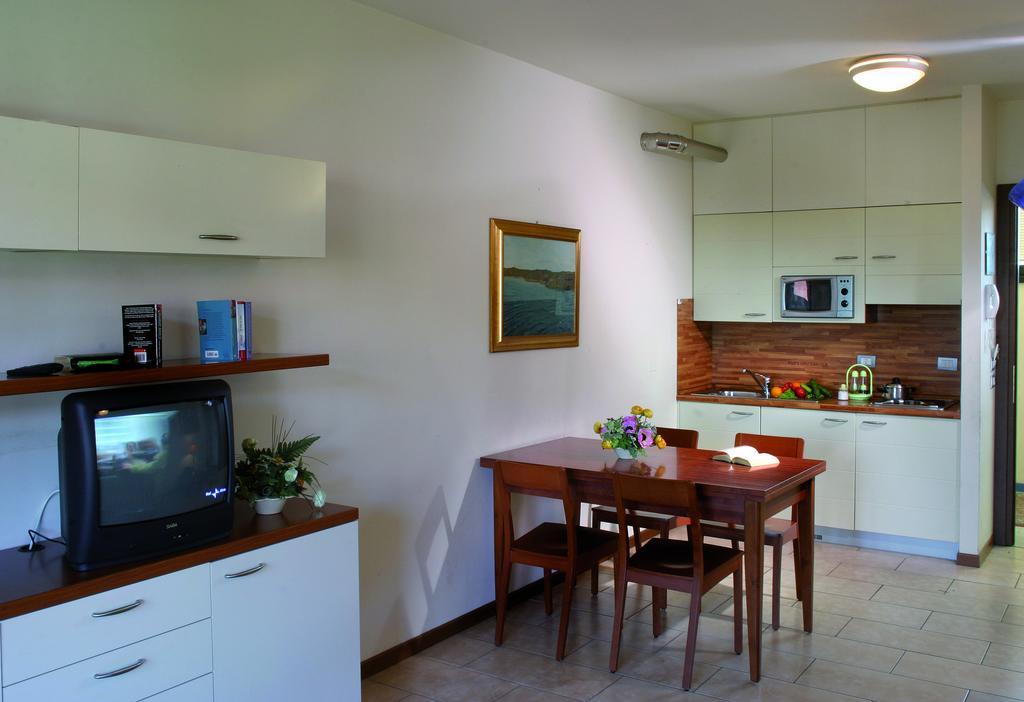 Residence Spiaggia D'Oro Desenzano del Garda Buitenkant foto
