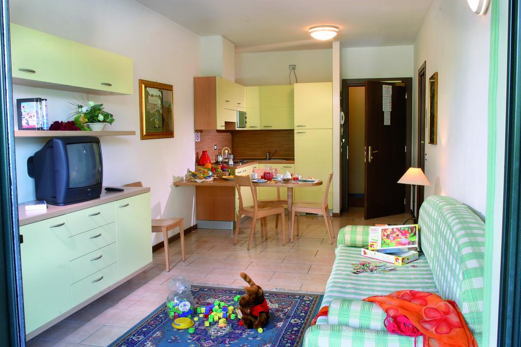 Residence Spiaggia D'Oro Desenzano del Garda Buitenkant foto