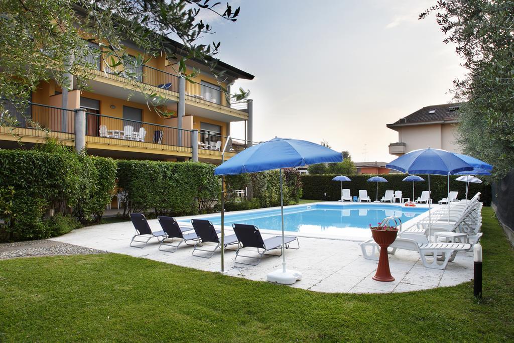 Residence Spiaggia D'Oro Desenzano del Garda Buitenkant foto