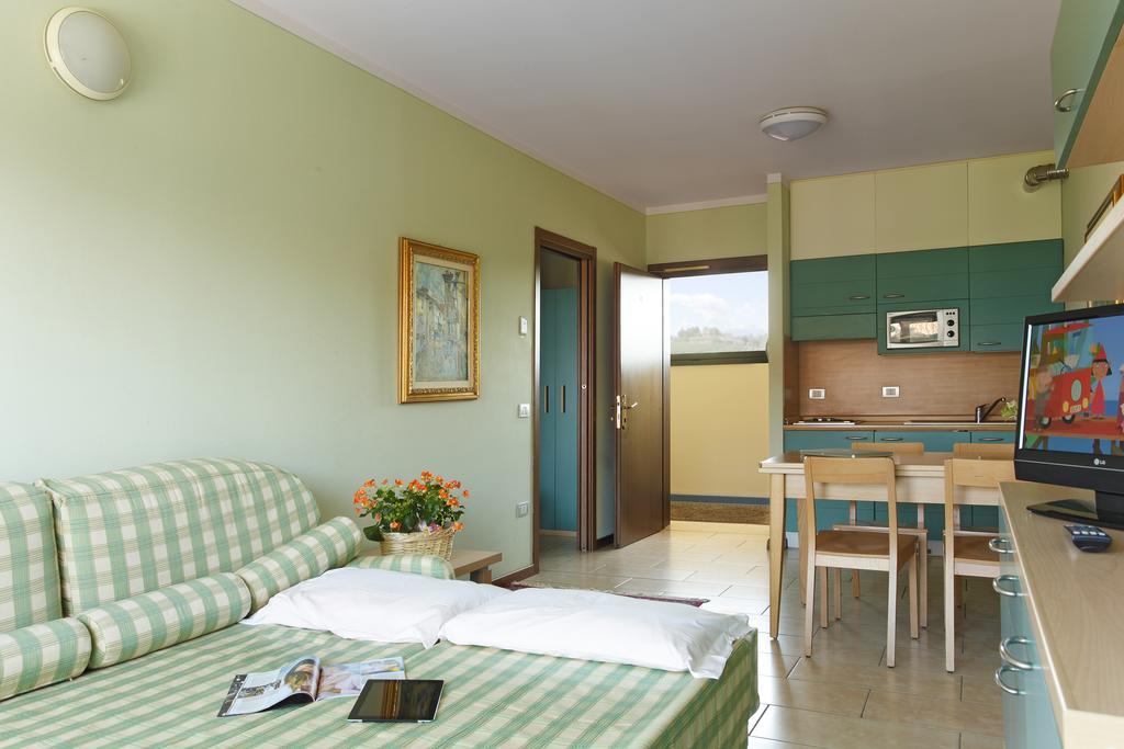 Residence Spiaggia D'Oro Desenzano del Garda Buitenkant foto